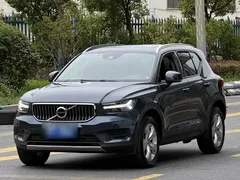 2022 Volvo XC40 4WD Fashion, синий — фото 2