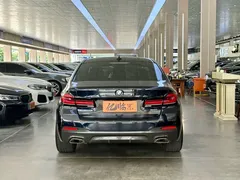 2021 BMW 5 Series 530i M Sport Package, чёрный — фото 12