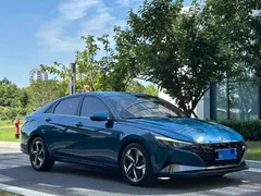 2022 Hyundai Elantra 1.5L CVT LUX Premium, синий — фото 3