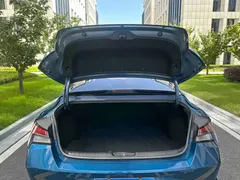 2022 Hyundai Elantra 1.5L CVT LUX Premium, синий — фото 5