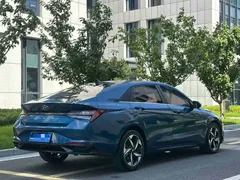 2022 Hyundai Elantra 1.5L CVT LUX Premium, синий — фото 6