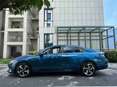 2022 Hyundai Elantra 1.5L CVT LUX Premium, синий — фото 8