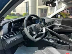 2022 Hyundai Elantra 1.5L CVT LUX Premium, синий — фото 14