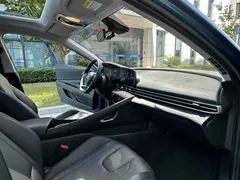 2022 Hyundai Elantra 1.5L CVT LUX Premium, синий — фото 17