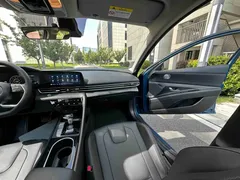 2022 Hyundai Elantra 1.5L CVT LUX Premium, синий — фото 20