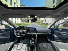 2022 Hyundai Elantra 1.5L CVT LUX Premium, синий — фото 23