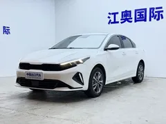 2023 Kia Cerato 1.5L CVT Luxury, белый — фото 1