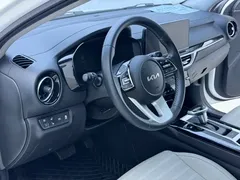 2023 Kia Cerato 1.5L CVT Luxury, белый — фото 7