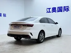 2023 Kia Cerato 1.5L CVT Luxury, белый — фото 18
