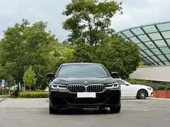 2022 BMW 5 Series 5 530Li M, чёрный — фото 2