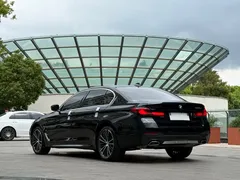 2022 BMW 5 Series 5 530Li M, чёрный — фото 9