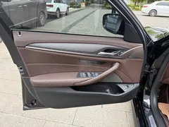 2022 BMW 5 Series 5 530Li M, чёрный — фото 16