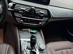 2022 BMW 5 Series 5 530Li M, чёрный — фото 25