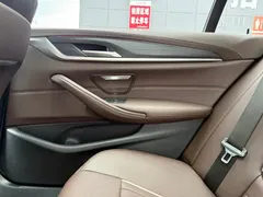 2022 BMW 5 Series 5 530Li M, чёрный — фото 33