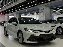 2021 Toyota Camry 2.0G Luxury, белый — фото 3