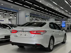 2021 Toyota Camry 2.0G Luxury, белый — фото 6