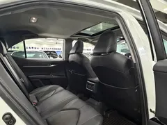 2021 Toyota Camry 2.0G Luxury, белый — фото 9