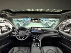 2021 Toyota Camry 2.0G Luxury, белый — фото 10