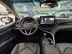 2021 Toyota Camry 2.0G Luxury, белый — фото 11