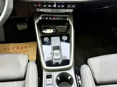 2022 Audi A3L Limousine 35 TFSI Fashion Sport, зелёный — фото 12
