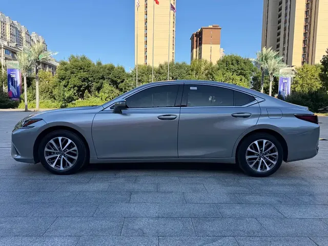 2022 Lexus ES 200 Luxury