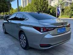 2022 Lexus ES 200 Luxury — фото 4