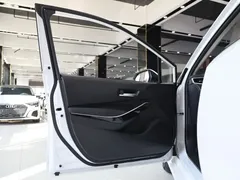 2022 Toyota Corolla 1.8L Hybrid E-CVT, белый — фото 5