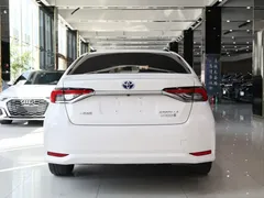 2022 Toyota Corolla 1.8L Hybrid E-CVT, белый — фото 17