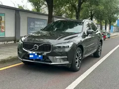 2022 Volvo XC60 4WD Luxury, зелёный — фото 1