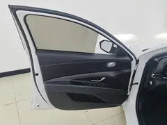 2021 Hyundai Elantra 1.5L CVT LUX Premium, белый — фото 7