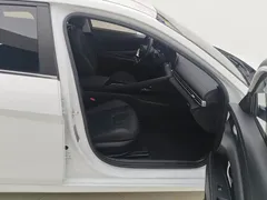 2021 Hyundai Elantra 1.5L CVT LUX Premium, белый — фото 8