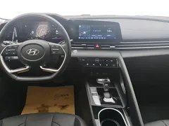 2021 Hyundai Elantra 1.5L CVT LUX Premium, белый — фото 12