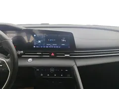 2021 Hyundai Elantra 1.5L CVT LUX Premium, белый — фото 13