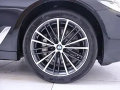2022 BMW 5 Series 5 530Li, чёрный — фото 6