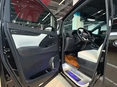 2020 Lexus LM 300h, чёрный — фото 21