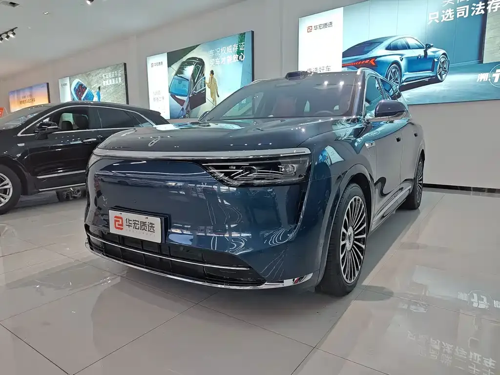 2025 Aito M8 53.4kWh 5 192