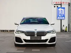 2022 BMW 5 Series 5 530Li M, белый — фото 3