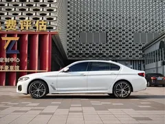 2022 BMW 5 Series 5 530Li M, белый — фото 5