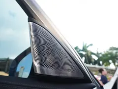 2022 BMW 5 Series 5 530Li M, белый — фото 12