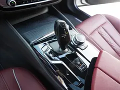 2022 BMW 5 Series 5 530Li M, белый — фото 14