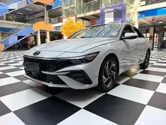 2023 Hyundai Elantra 1.5L CVT LUX Premium, белый — фото 1