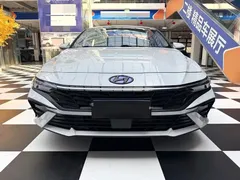 2023 Hyundai Elantra 1.5L CVT LUX Premium, белый — фото 2