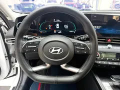 2023 Hyundai Elantra 1.5L CVT LUX Premium, белый — фото 6