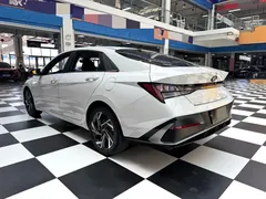 2023 Hyundai Elantra 1.5L CVT LUX Premium, белый — фото 17