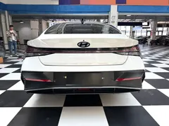 2023 Hyundai Elantra 1.5L CVT LUX Premium, белый — фото 18
