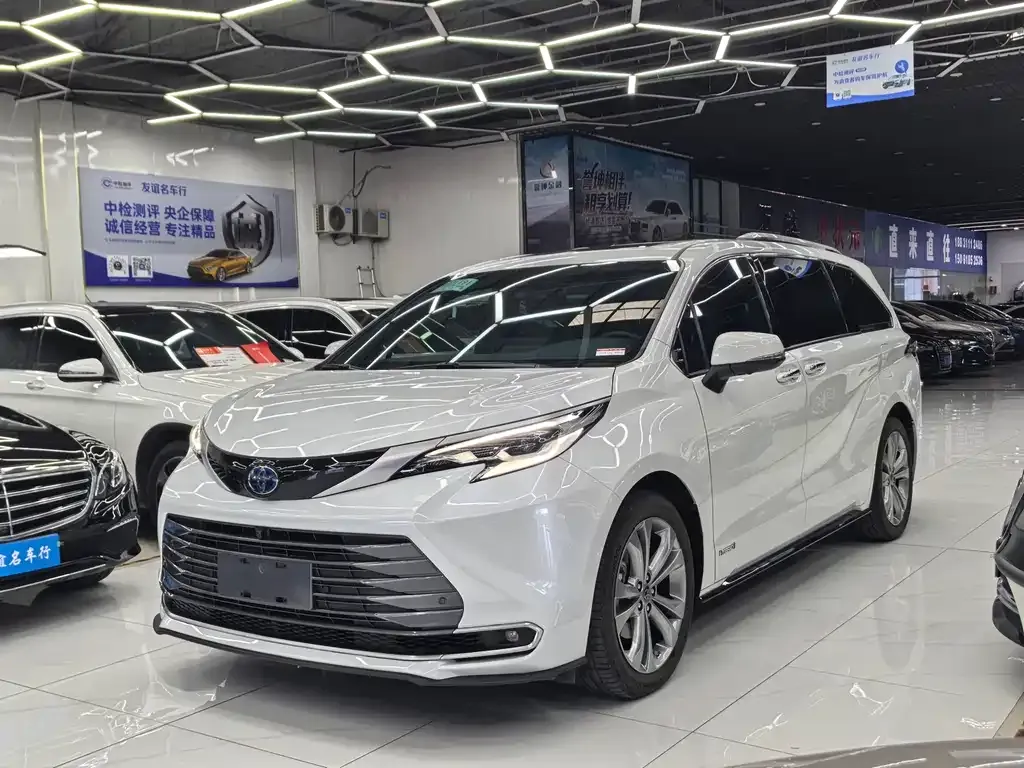 2021 Toyota Sienna 2.5L Hybrid Ultimate