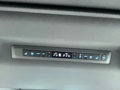 2021 Toyota Sienna 2.5L Hybrid Ultimate, белый — фото 12