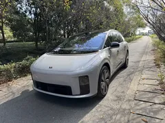 2025 Li Auto i8 Standard — фото 1