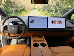 2025 Li Auto i8 Standard — фото 5