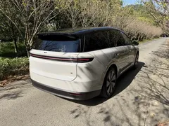 2025 Li Auto i8 Standard — фото 18